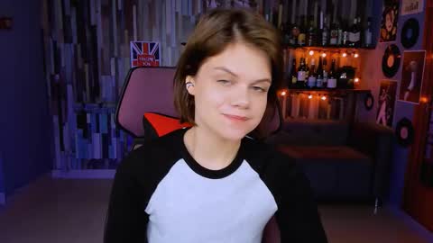 elliemurler online show from November 11, 2025, 9:09 am