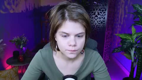 elliemurler online show from November 12, 2025, 9:10 am