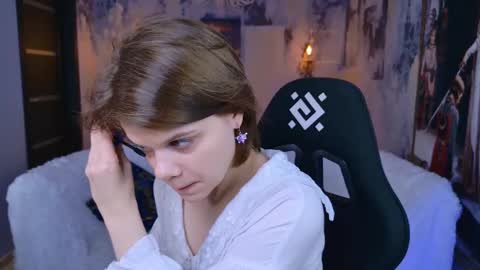 elliemurler online show from November 26, 2025, 9:10 am