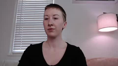 Ellie Rowyn online show from December 4, 2025, 10:18 pm