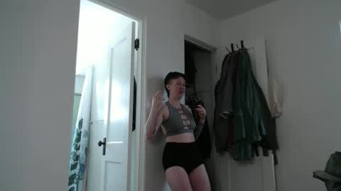 Ellie Rowyn online show from April 10, 2026, 6:45 pm