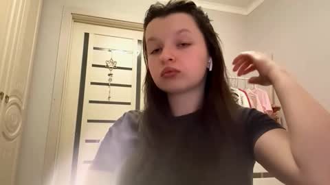 Snapshot of ellieschuffert chatting on February 15, 2026, 5:09 pm Ellie online show from February 15, 2026, 5:09 pm