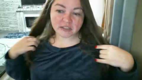 Snapshot of ellimol chatting on December 5, 2024, 8:00 pm EliMoL online show from December 5, 2024, 8:00 pm