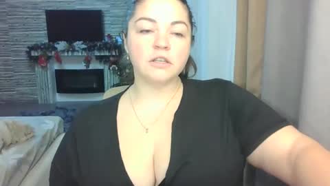 Snapshot of ellimol chatting on January 18, 2025, 2:12 pm EliMoL online show from January 18, 2025, 2:12 pm