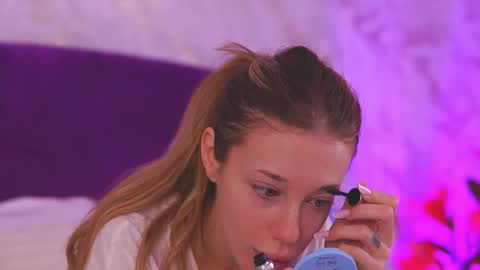 EllinaNuria online show from February 17, 2026, 4:09 am