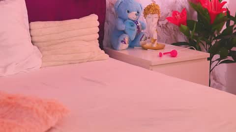 EllinaNuria online show from April 11, 2026, 7:45 am