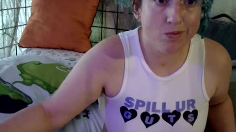 Snapshot of elliohh chatting on May 22, 2026, 4:23 pm Elliohh online show from May 22, 2026, 4:23 pm