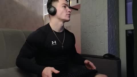 Snapshot of elliot_muscle04 chatting on March 1, 2026, 3:36 pm elliot_muscle04 online show from March 1, 2026, 3:36 pm