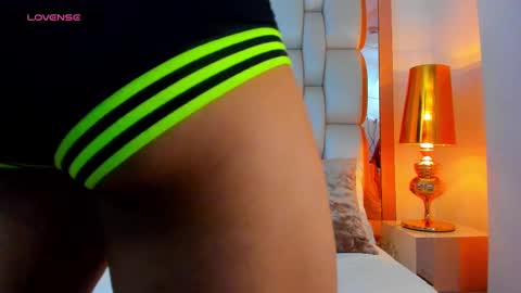 E L L I O T    V E L E Z online show from February 24, 2025, 8:58 pm