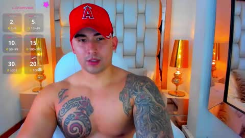 E L L I O T    V E L E Z online show from September 17, 2025, 8:32 pm