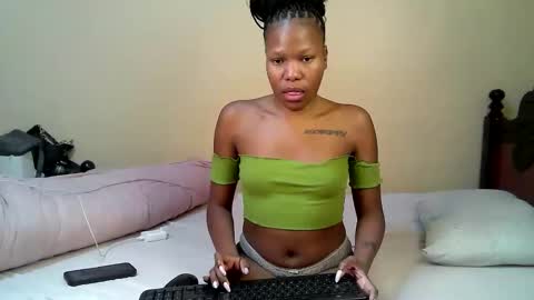 elllanna online show from October 2, 2025, 11:12 pm