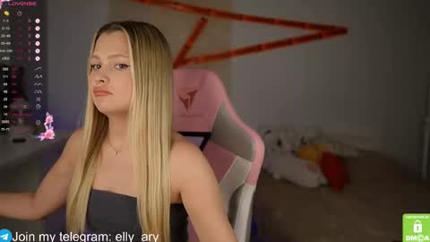 elly_ary online show from October 25, 2025, 5:08 pm