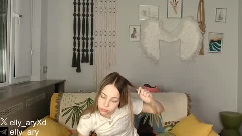 elly_ary online show from January 14, 2026, 9:31 pm