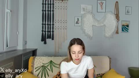 elly_ary online show from January 15, 2026, 9:18 pm