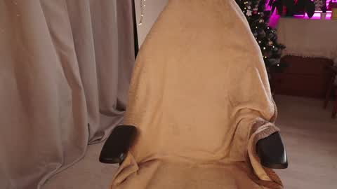 Snapshot of elly_belly chatting on December 13, 2024, 7:32 pm Elly online show from December 13, 2024, 7:32 pm