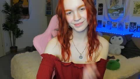 Snapshot of elly_milas chatting on December 2, 2024, 6:21 pm Elly Fansly online show from December 2, 2024, 6:21 pm