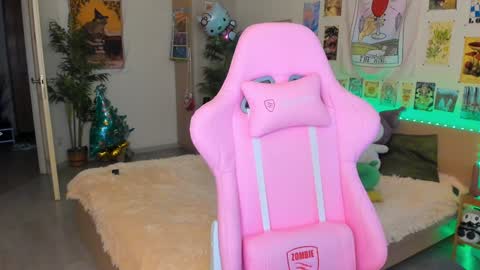 Snapshot of elly_milas chatting on January 7, 2025, 10:01 am Elly Fansly online show from January 7, 2025, 10:01 am