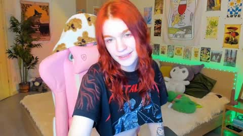 Snapshot of elly_milas chatting on January 14, 2025, 8:31 am Elly Fansly online show from January 14, 2025, 8:31 am