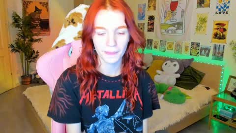 Snapshot of elly_milas chatting on January 14, 2025, 11:31 am Elly Fansly online show from January 14, 2025, 11:31 am