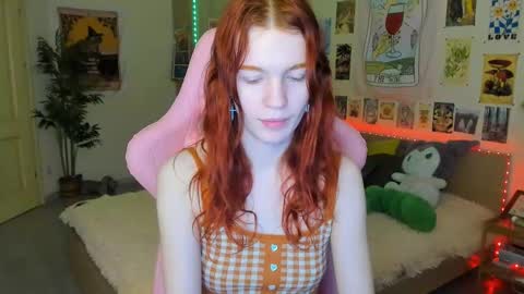 Snapshot of elly_milas chatting on March 6, 2025, 8:41 am Elly Fansly online show from March 6, 2025, 8:41 am