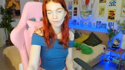 Snapshot of elly_milas chatting on March 9, 2025, 8:07 am Elly Fansly online show from March 9, 2025, 8:07 am