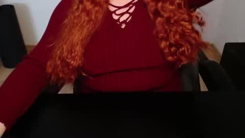 Snapshot of elly_petite chatting on April 23, 2026, 7:52 am Elly online show from April 23, 2026, 7:52 am
