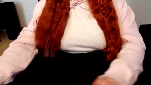Snapshot of elly_petite chatting on May 11, 2026, 6:49 pm Elly online show from May 11, 2026, 6:49 pm