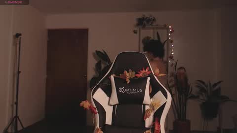 Emy Castro online show from October 23, 2025, 11:24 pm