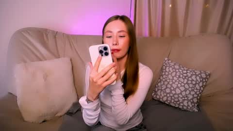  Elly  online show from April 16, 2026, 9:43 am