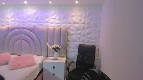 Snapshot of ellye_evans_ chatting on July 16, 2026, 11:16 am Ellye online show from July 16, 2026, 11:16 am