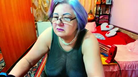 ellyhot53 online show from December 19, 2024, 12:34 am