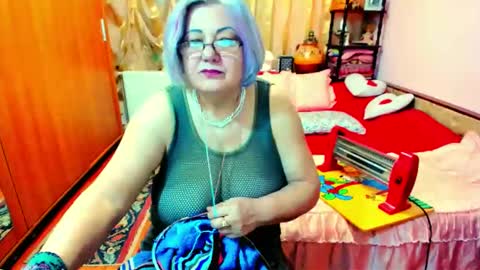 ellyhot53 online show from December 24, 2024, 1:39 pm