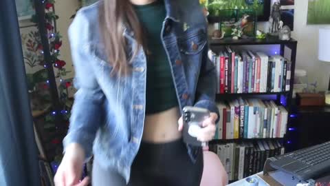 Elly Naomi online show from March 27, 2026, 4:51 pm