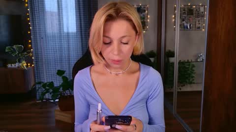 Elly online show from November 27, 2025, 5:20 am