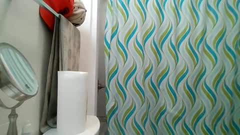 elmario24 online show from December 2, 2025, 10:42 am