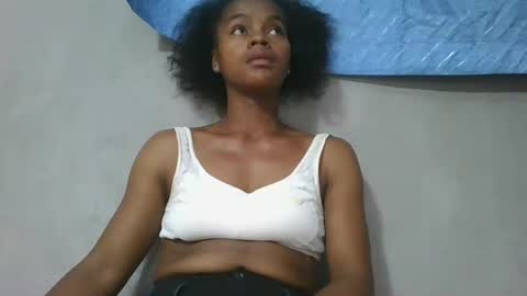 elodie228680 online show from May 11, 2026, 5:46 am