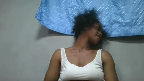 elodie228680 online show from May 11, 2026, 3:07 pm