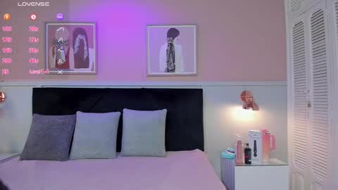 Elodie  online show from September 30, 2025, 12:43 pm