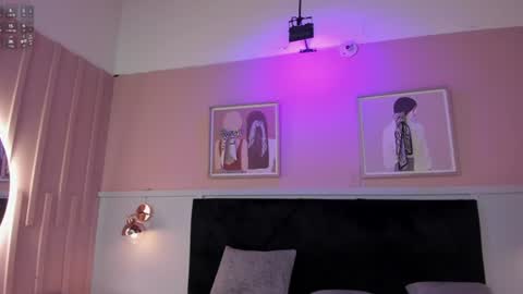 Elodie  online show from July 11, 2026, 12:08 pm