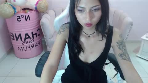 Elody  online show from February 4, 2025, 3:33 am