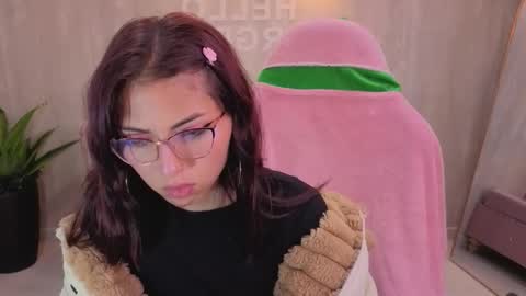 Elody  online show from February 7, 2026, 3:21 am