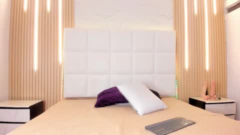 elody_rousse online show from February 4, 2026, 12:22 pm