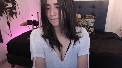 ELOWEN online show from September 16, 2025, 7:04 pm
