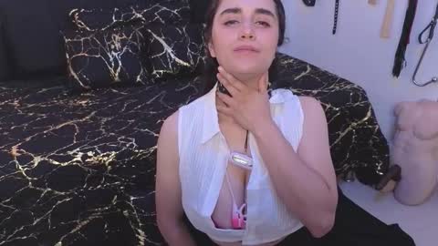 elowen_halley1 online show from November 22, 2025, 8:41 pm