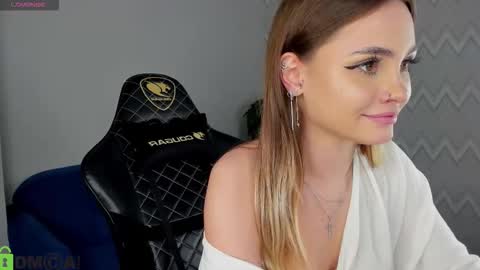 elsa_carterr online show from November 3, 2025, 11:22 am