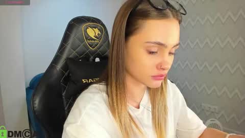 elsa_carterr online show from November 25, 2025, 9:42 am