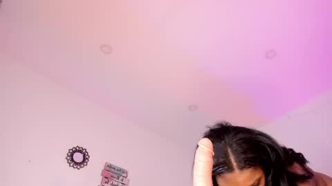 elsiemorrison online show from November 4, 2025, 7:02 pm