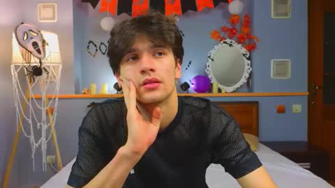 Snapshot of elvano_et chatting on November 3, 2025, 7:31 am Elvano online show from November 3, 2025, 7:31 am