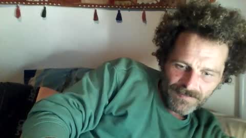 Snapshot of elyjahoye chatting on October 13, 2025, 9:26 pm elyjahoye online show from October 13, 2025, 9:26 pm