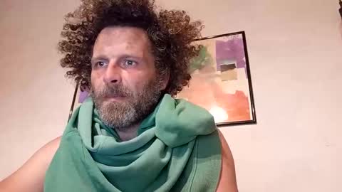 Snapshot of elyjahoye chatting on May 6, 2026, 9:20 pm elyjahoye online show from May 6, 2026, 9:20 pm